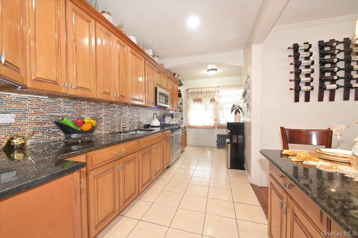 13071 225th Street, Laurelton, NY 11413