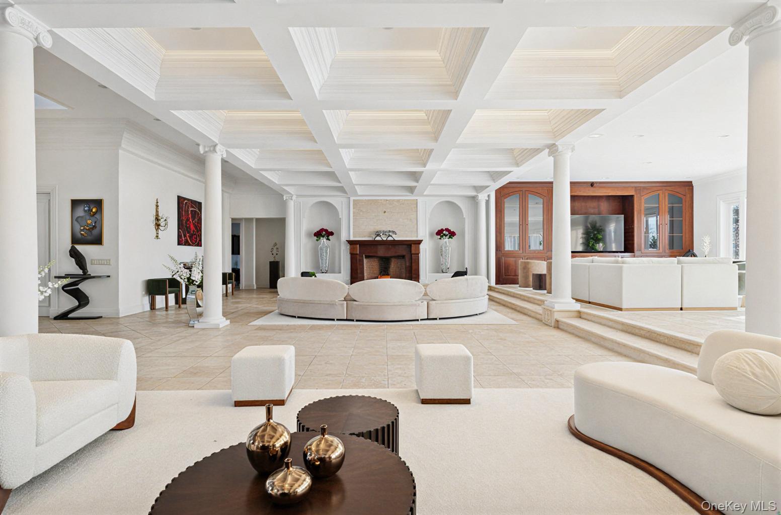 7 Cross Road, Remsenburg, NY 11960