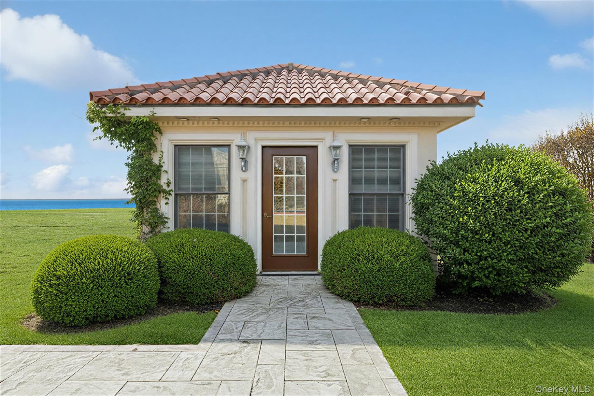 7 Cross Road, Remsenburg, NY 11960