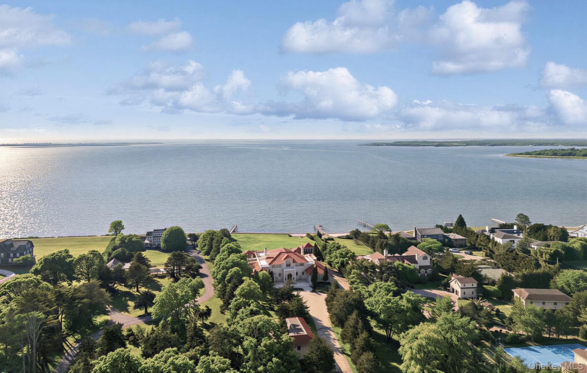 7 Cross Road, Remsenburg, NY 11960