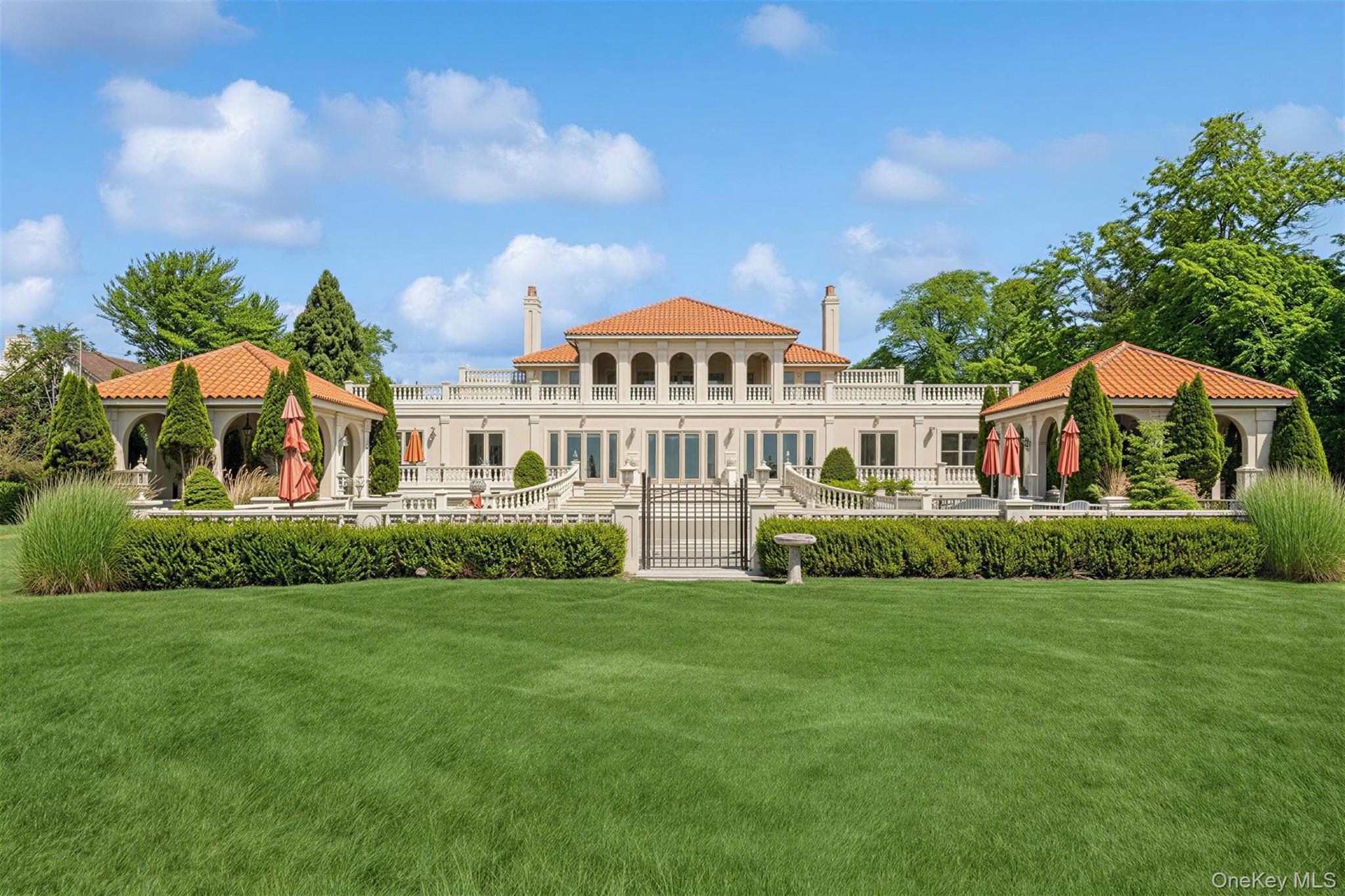 7 Cross Road, Remsenburg, NY 11960