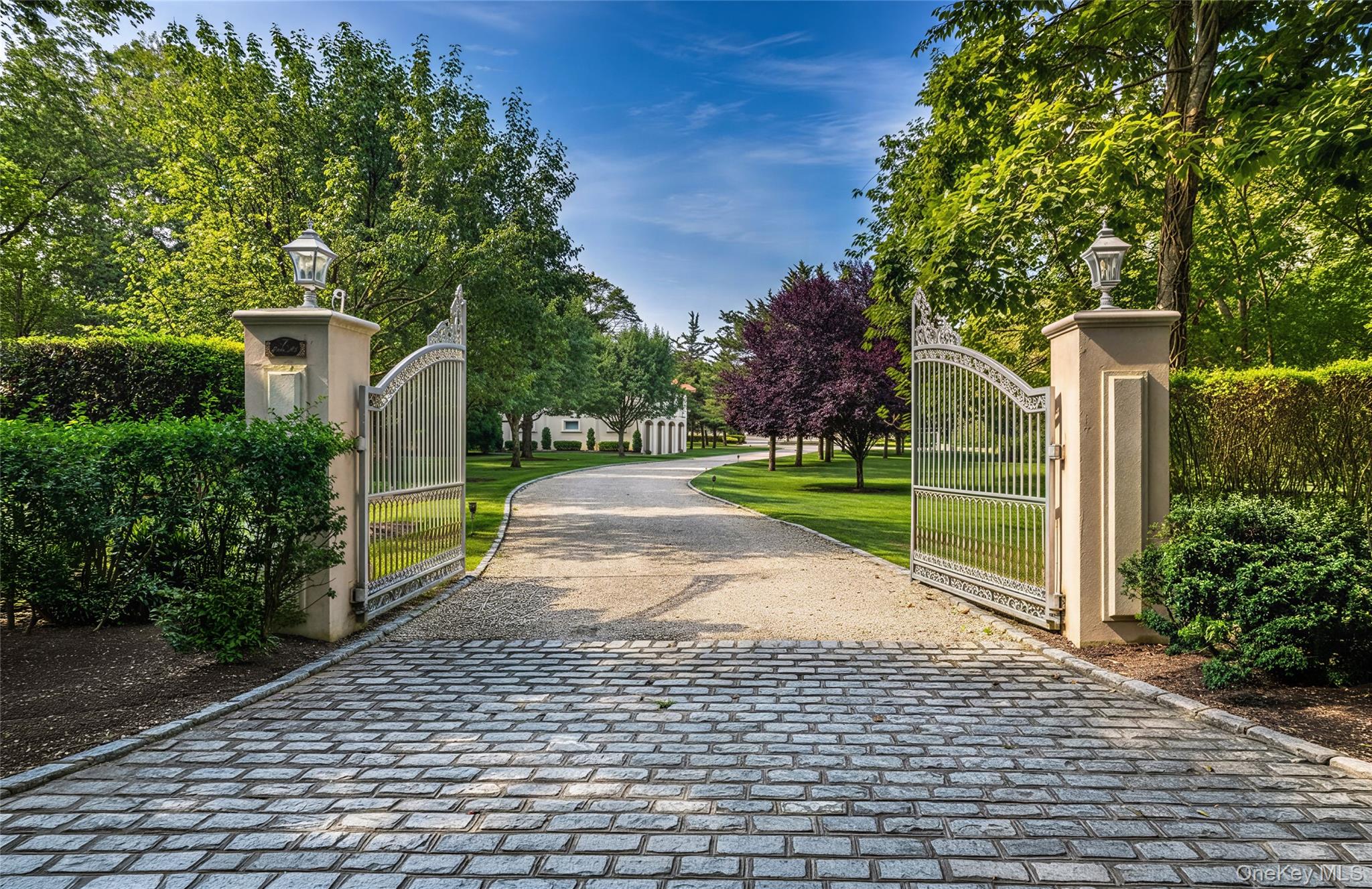 7 Cross Road, Remsenburg, NY 11960