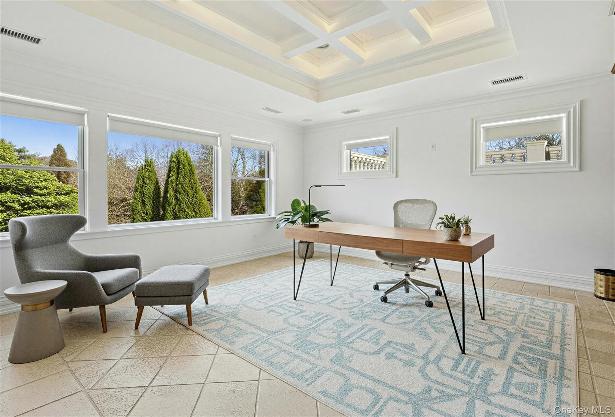 7 Cross Road, Remsenburg, NY 11960