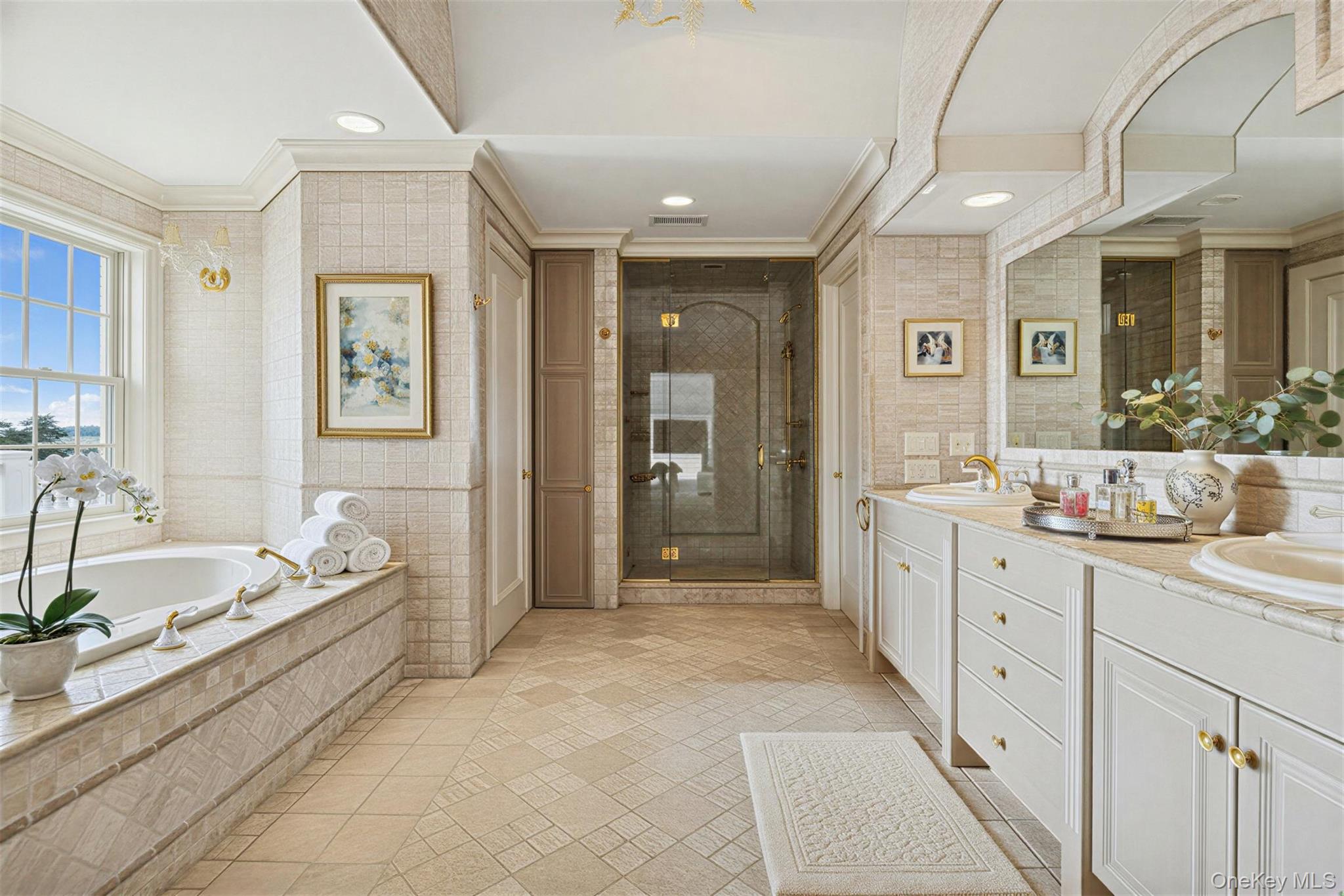 7 Cross Road, Remsenburg, NY 11960