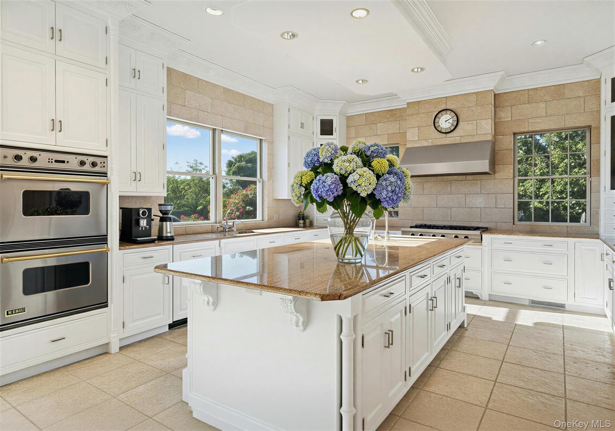 7 Cross Road, Remsenburg, NY 11960