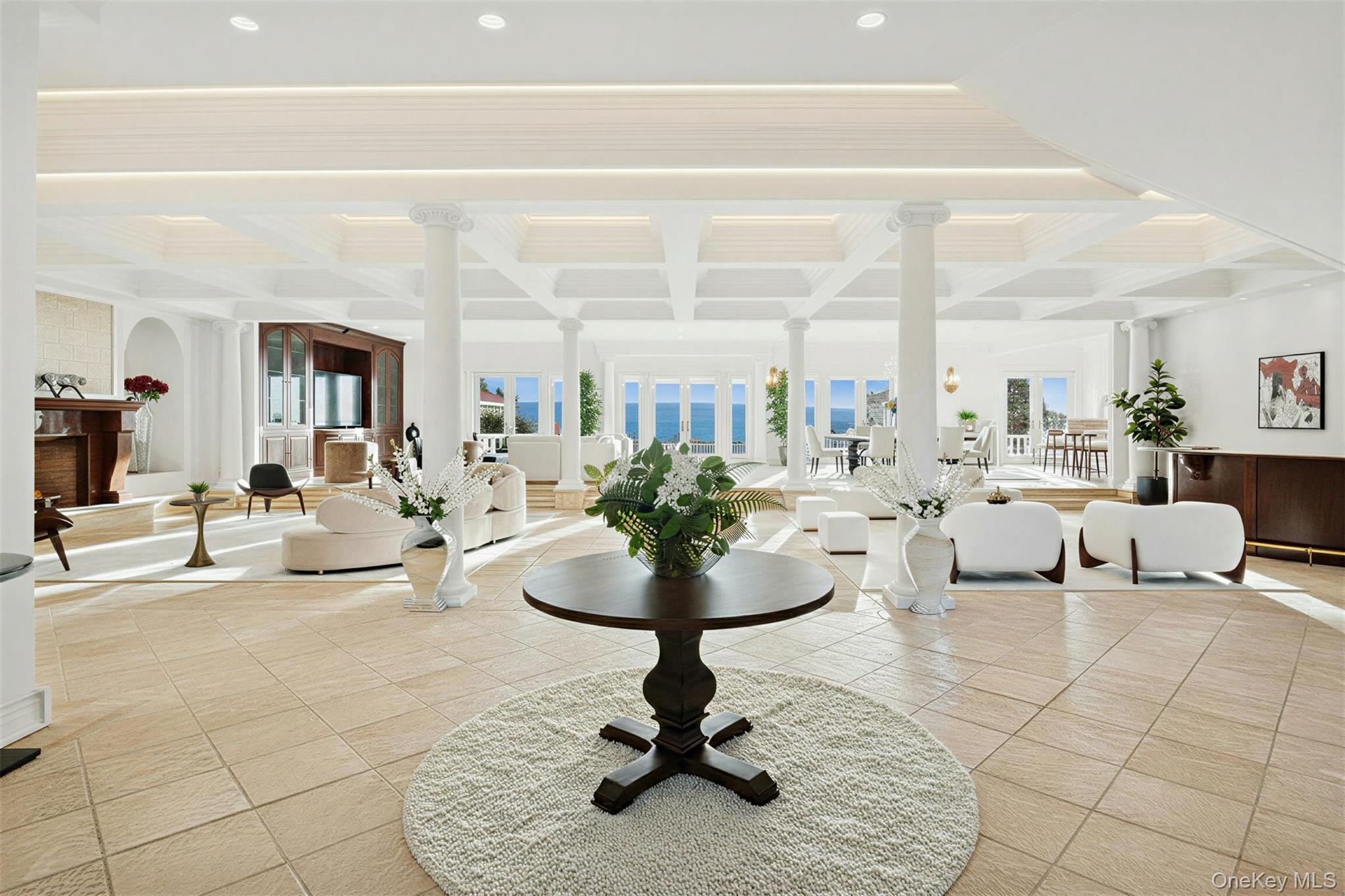 7 Cross Road, Remsenburg, NY 11960