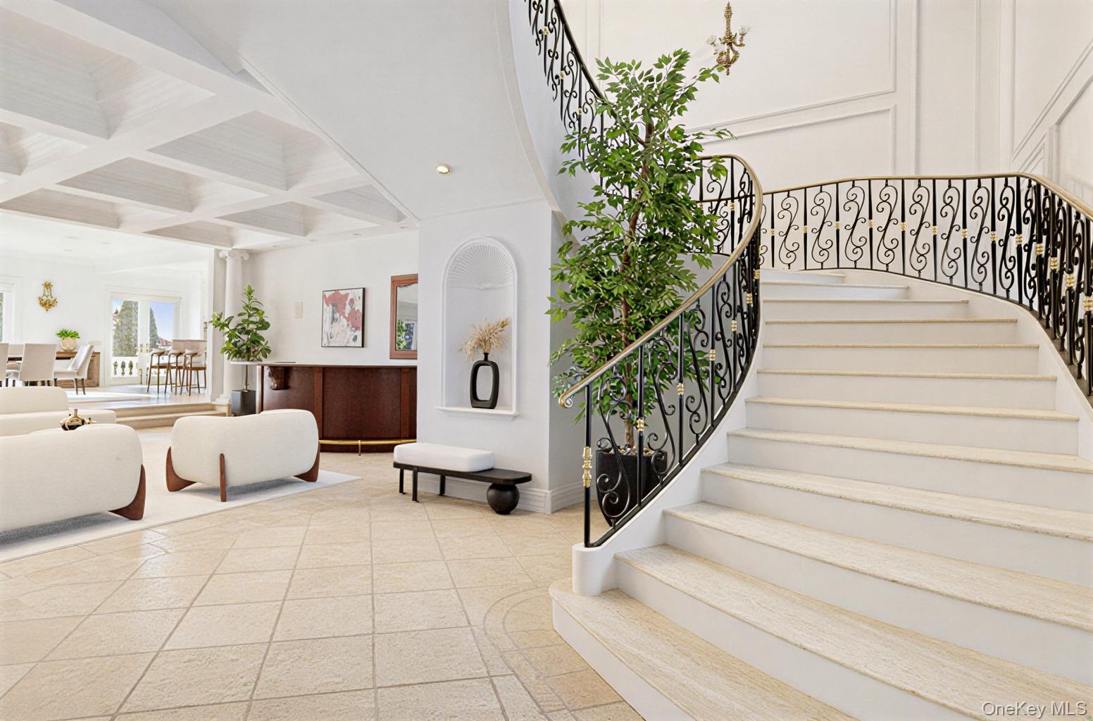 7 Cross Road, Remsenburg, NY 11960