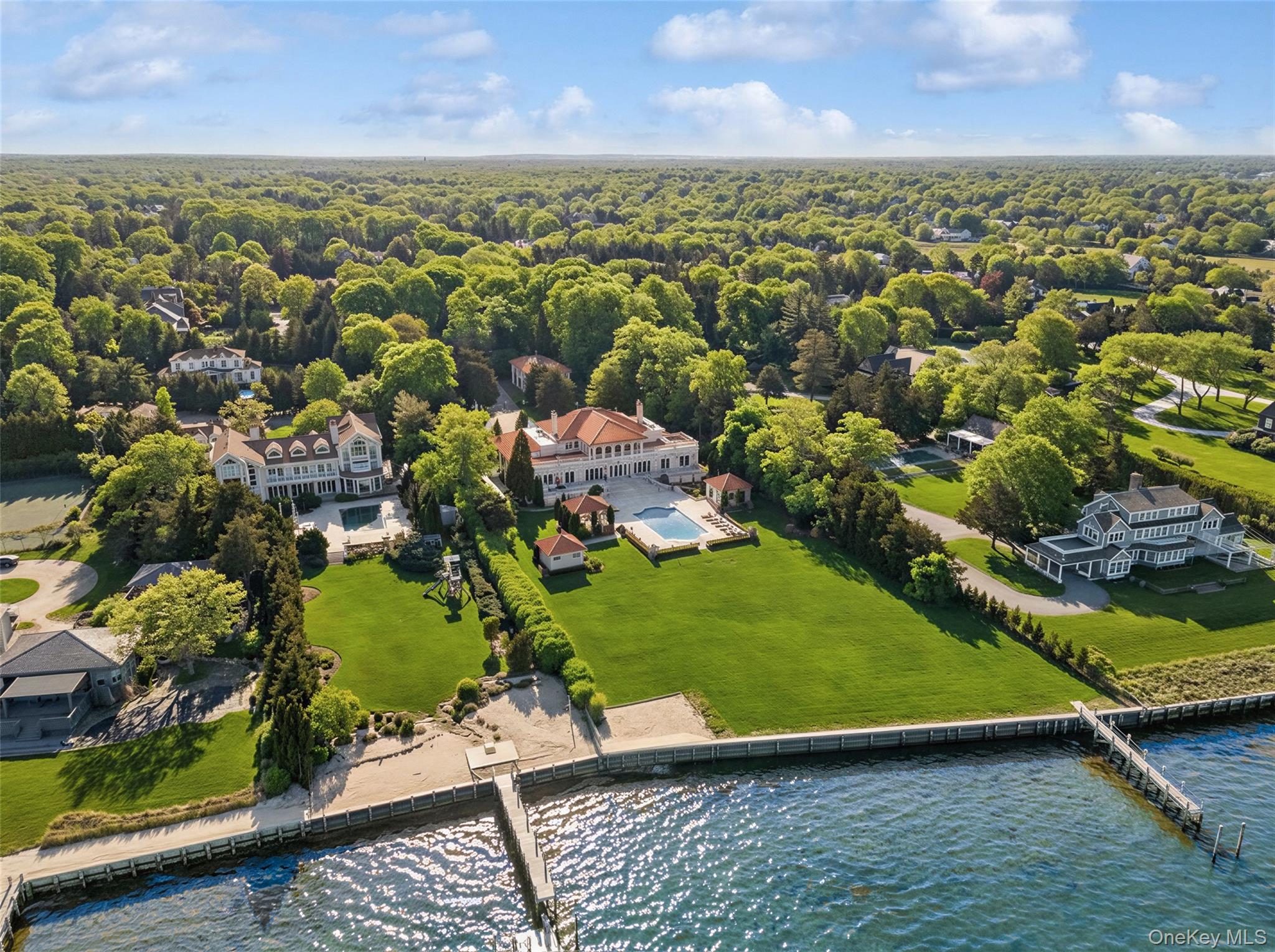 7 Cross Road, Remsenburg, NY 11960