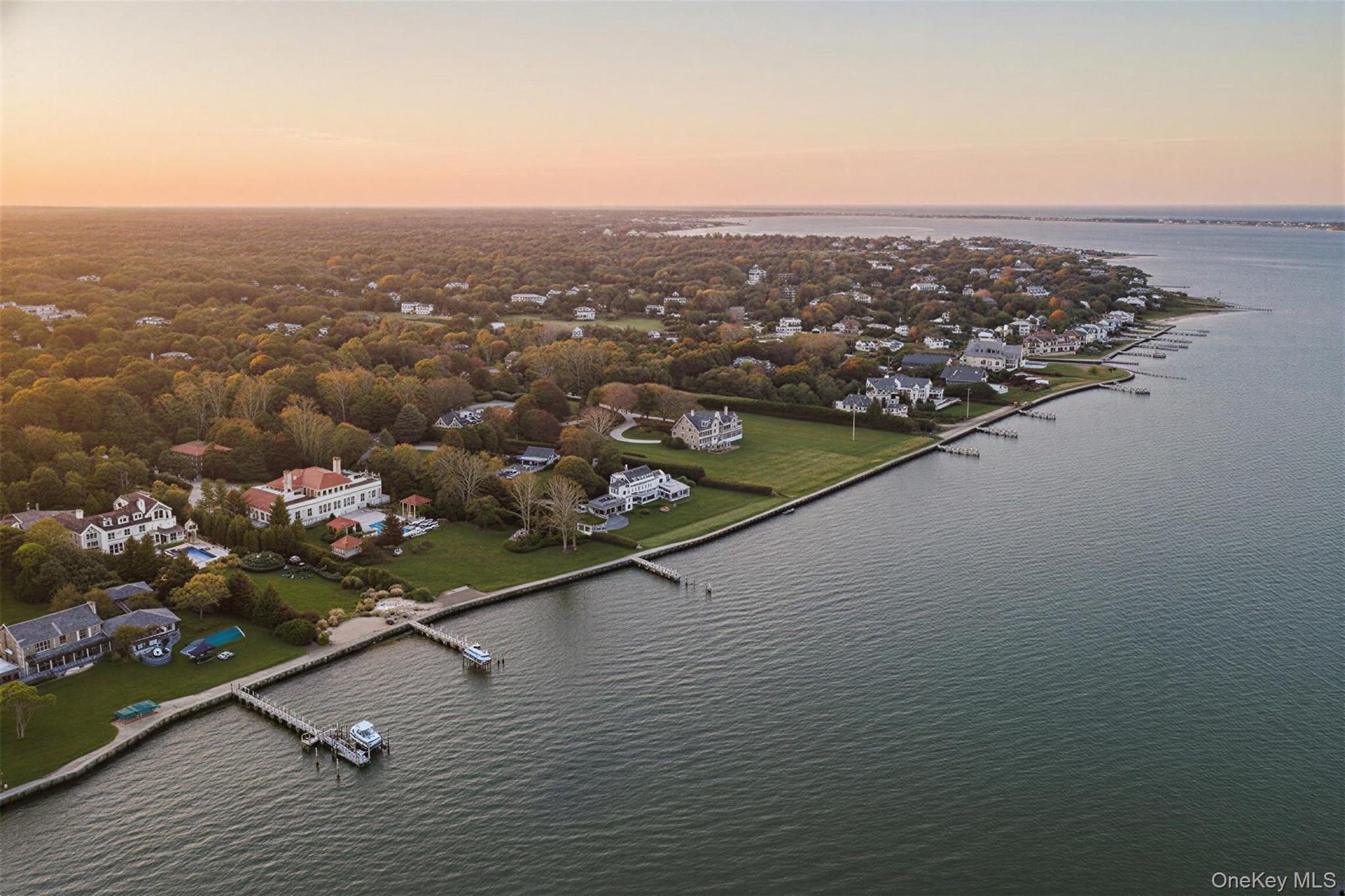 7 Cross Road, Remsenburg, NY 11960