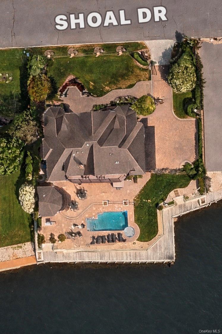 4 Shoal Drive, West Islip, NY 11795