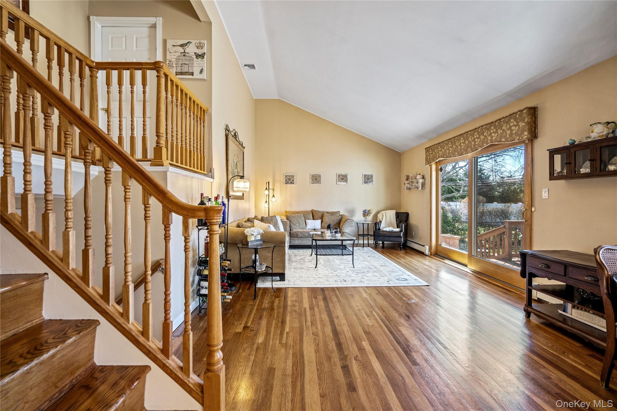 5 Martin Lane, Old Bethpage, NY 11804