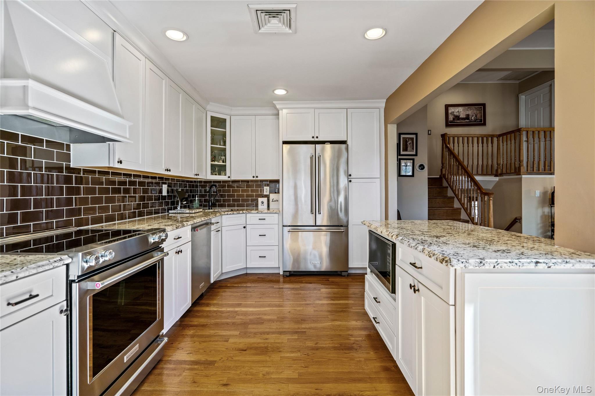 5 Martin Lane, Old Bethpage, NY 11804