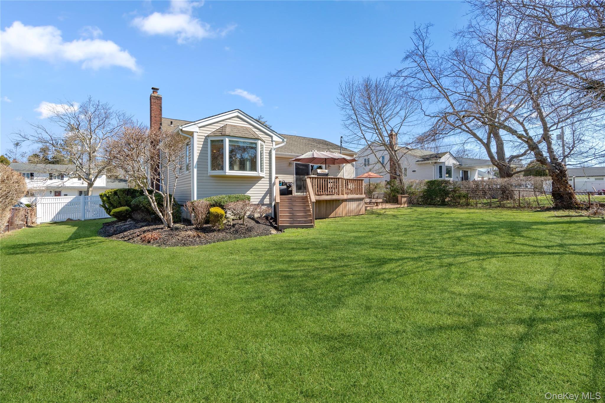 5 Martin Lane, Old Bethpage, NY 11804