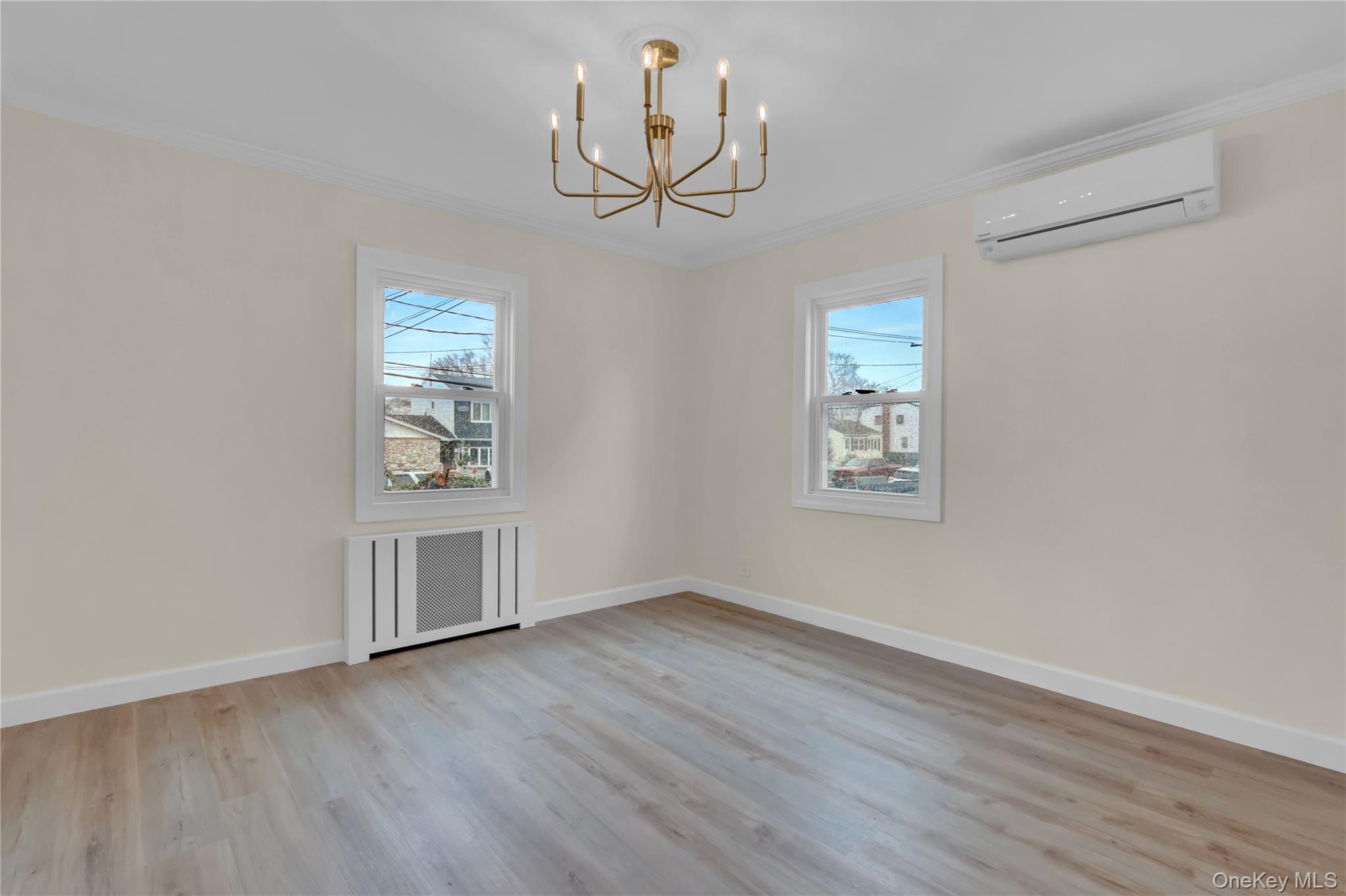 449 N Indiana Avenue, Lindenhurst, NY 11757