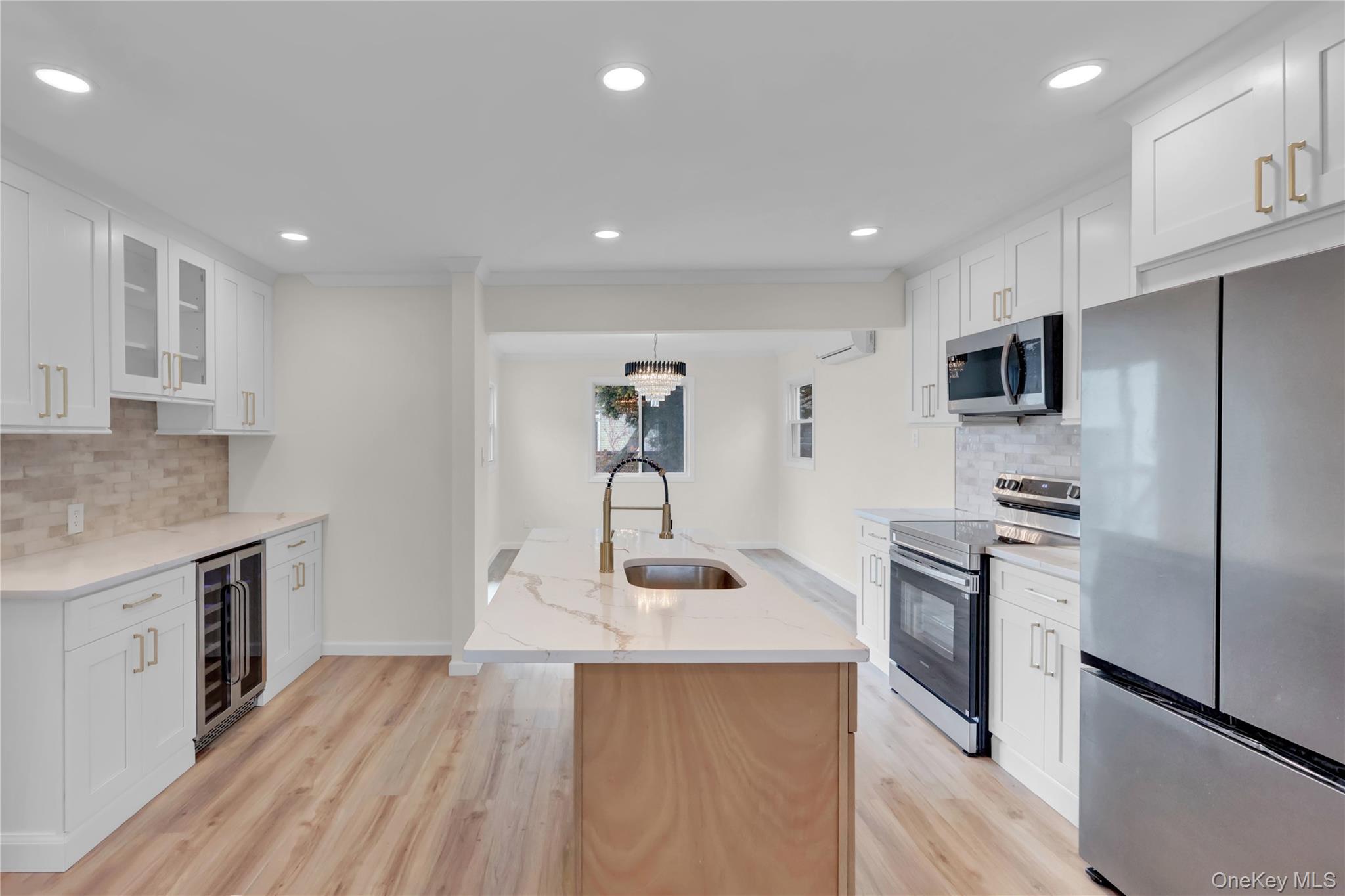 449 N Indiana Avenue, Lindenhurst, NY 11757