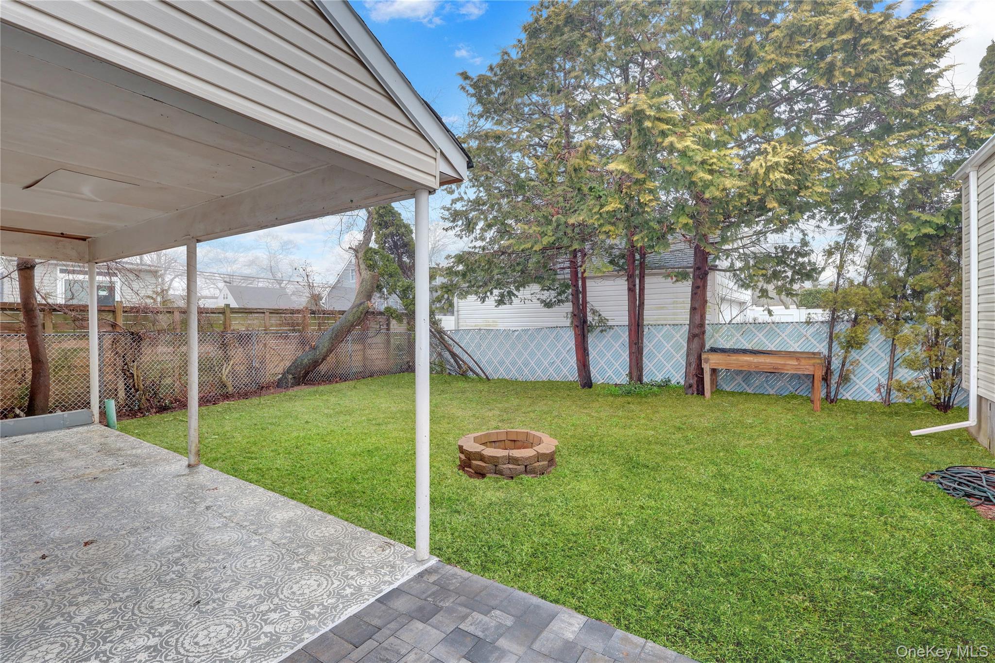 449 N Indiana Avenue, Lindenhurst, NY 11757