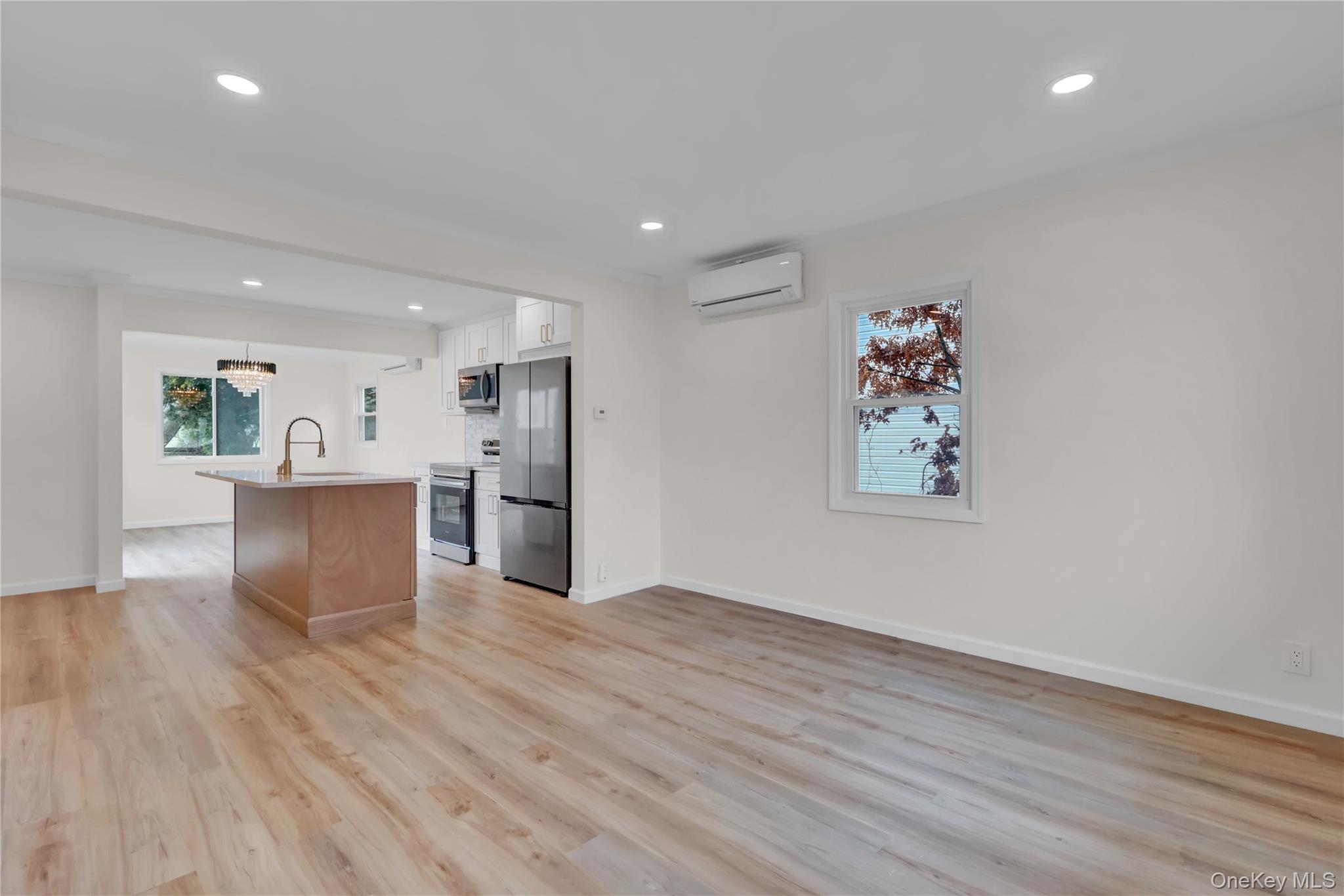 449 N Indiana Avenue, Lindenhurst, NY 11757