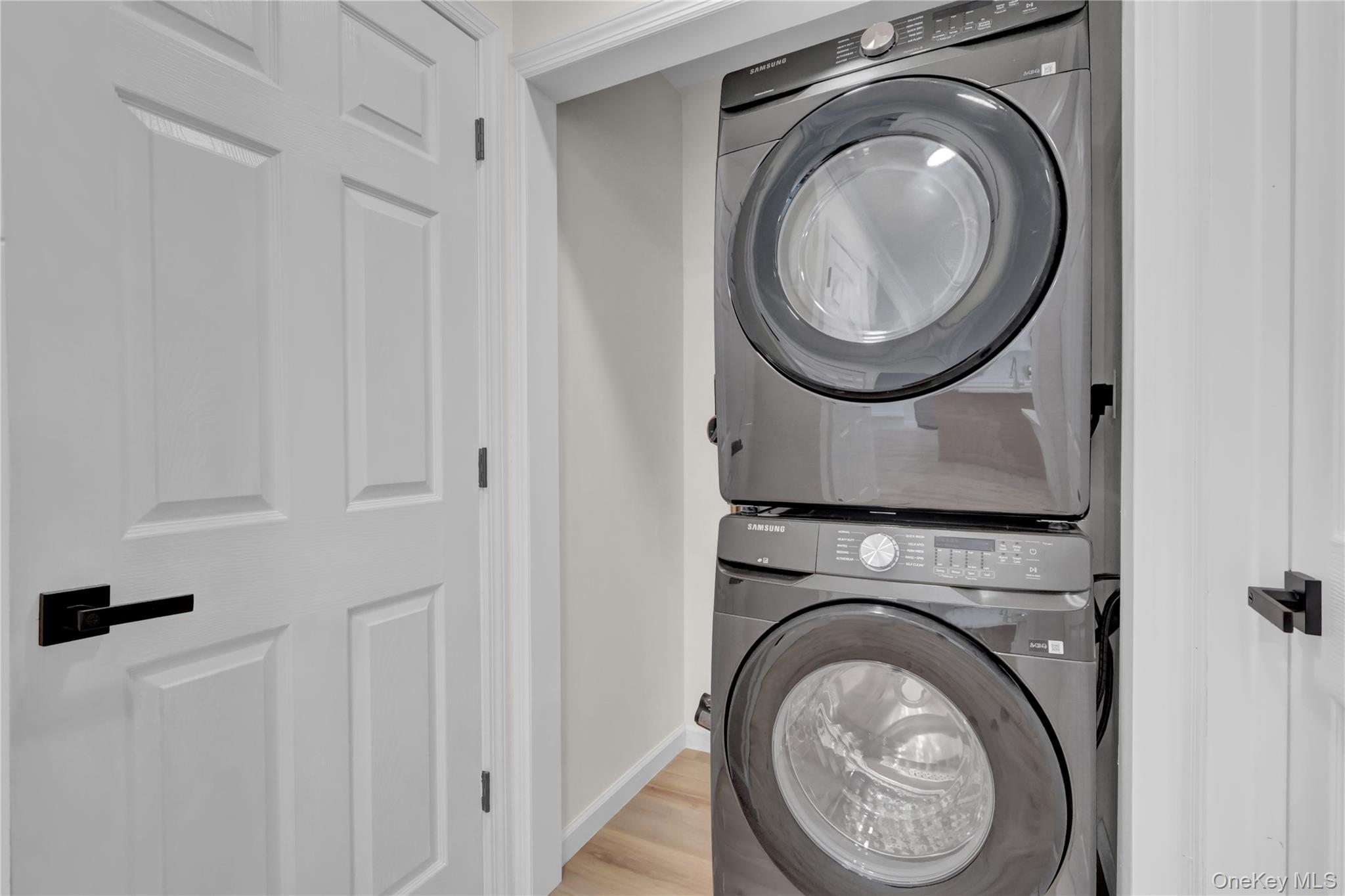 449 N Indiana Avenue, Lindenhurst, NY 11757