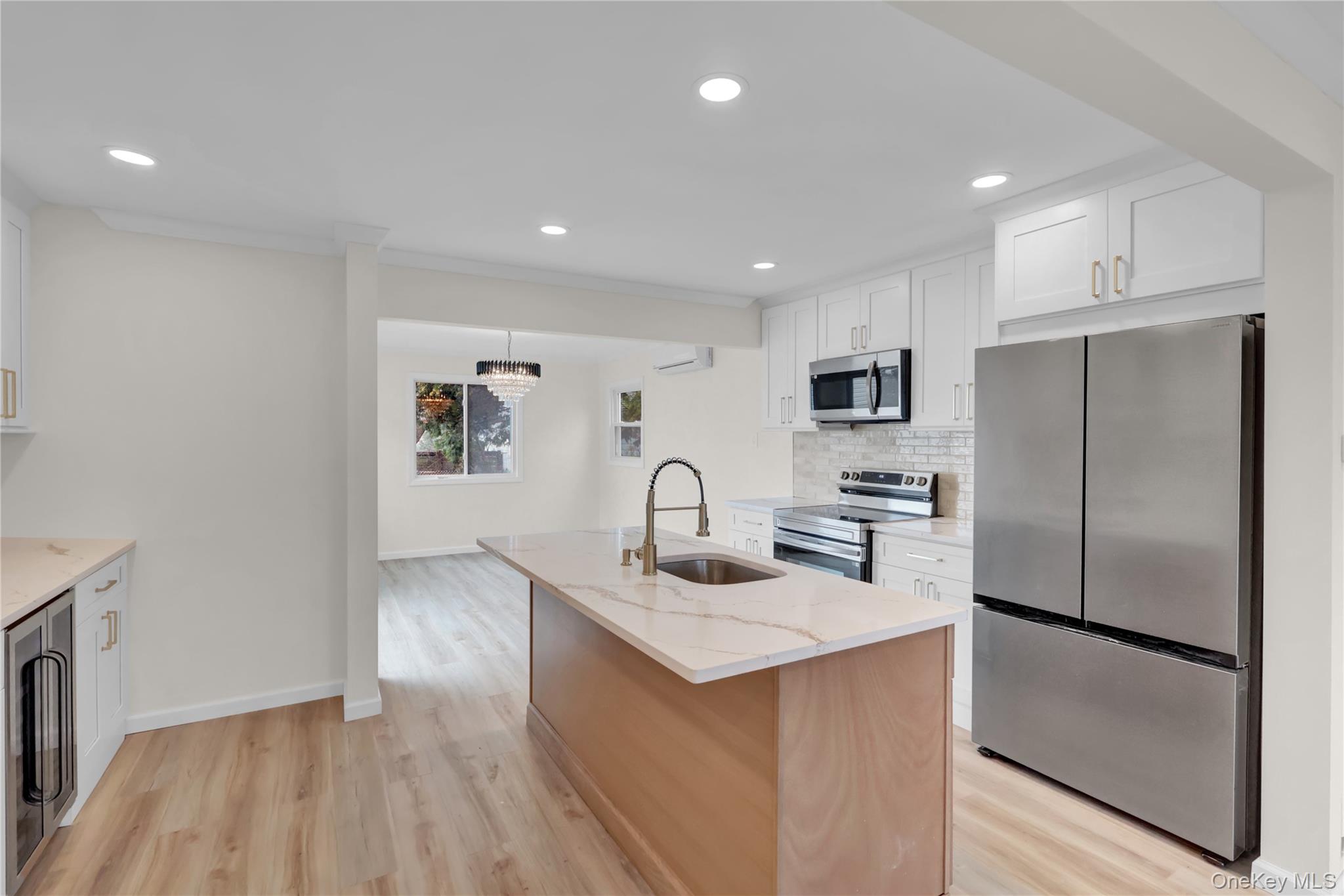 449 N Indiana Avenue, Lindenhurst, NY 11757