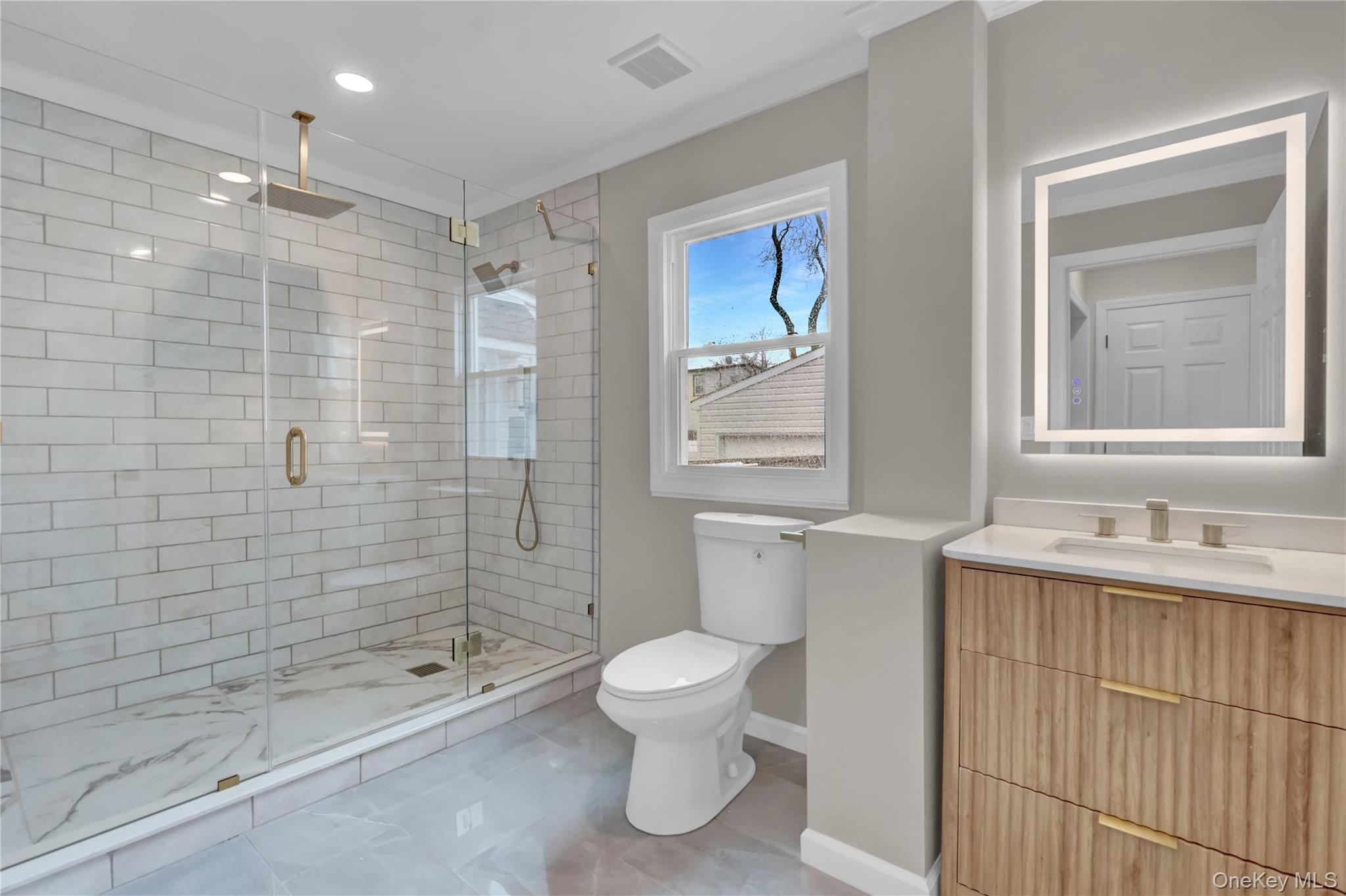 449 N Indiana Avenue, Lindenhurst, NY 11757