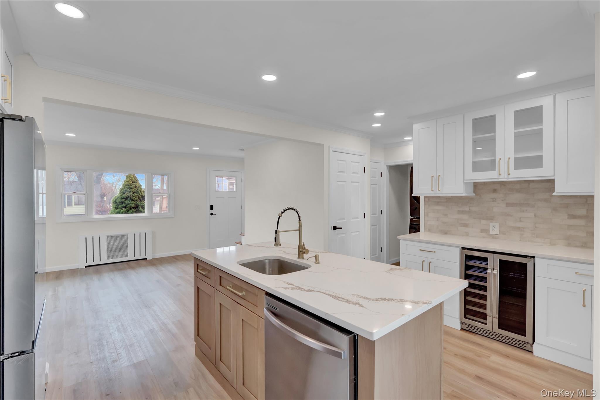 449 N Indiana Avenue, Lindenhurst, NY 11757