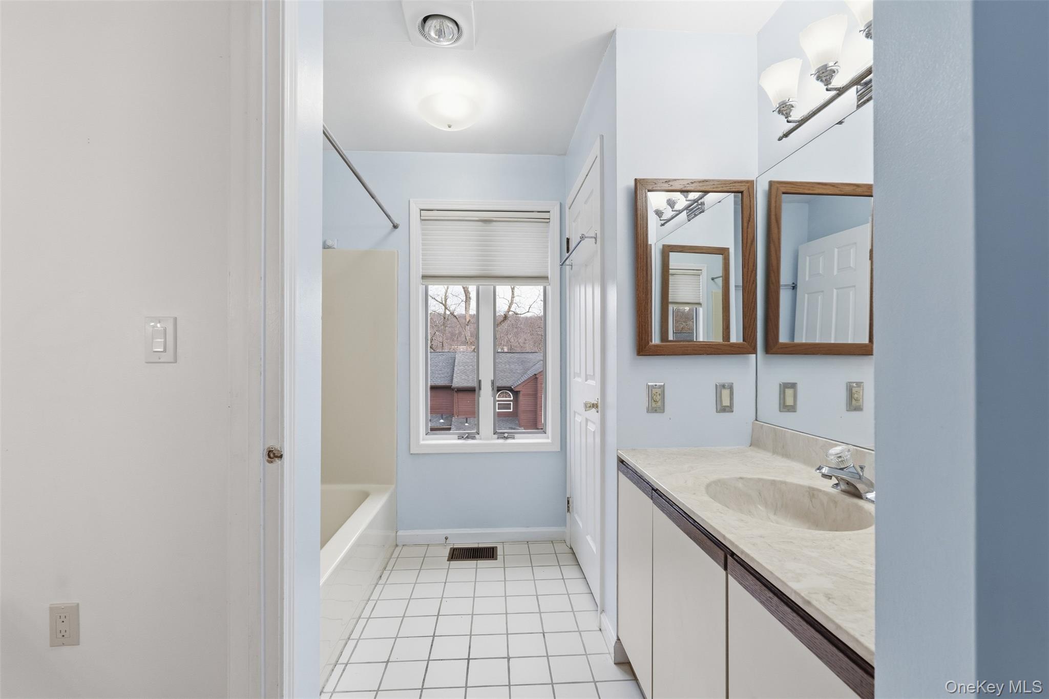 17 Knoll View, Ossining, NY 10562