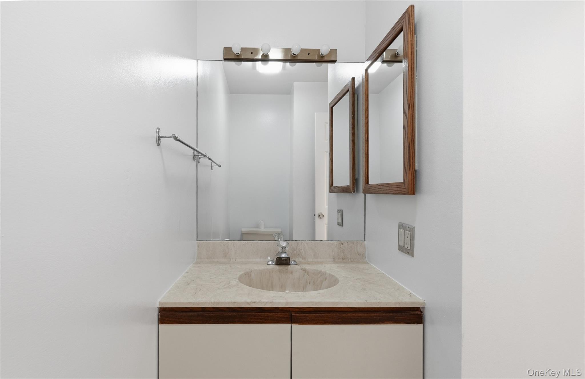 17 Knoll View, Ossining, NY 10562