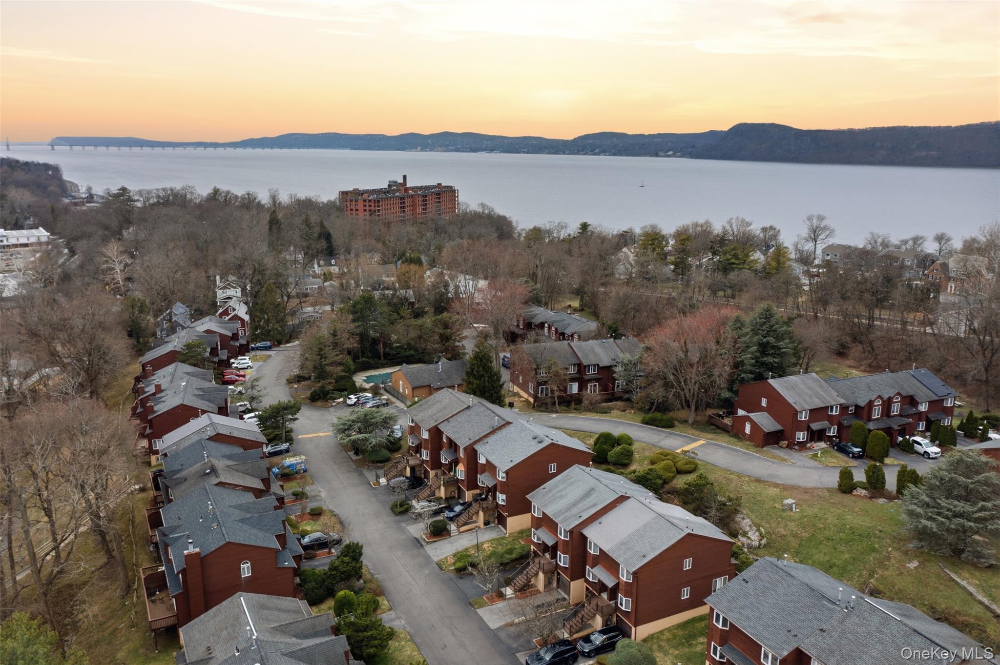 17 Knoll View, Ossining, NY 10562