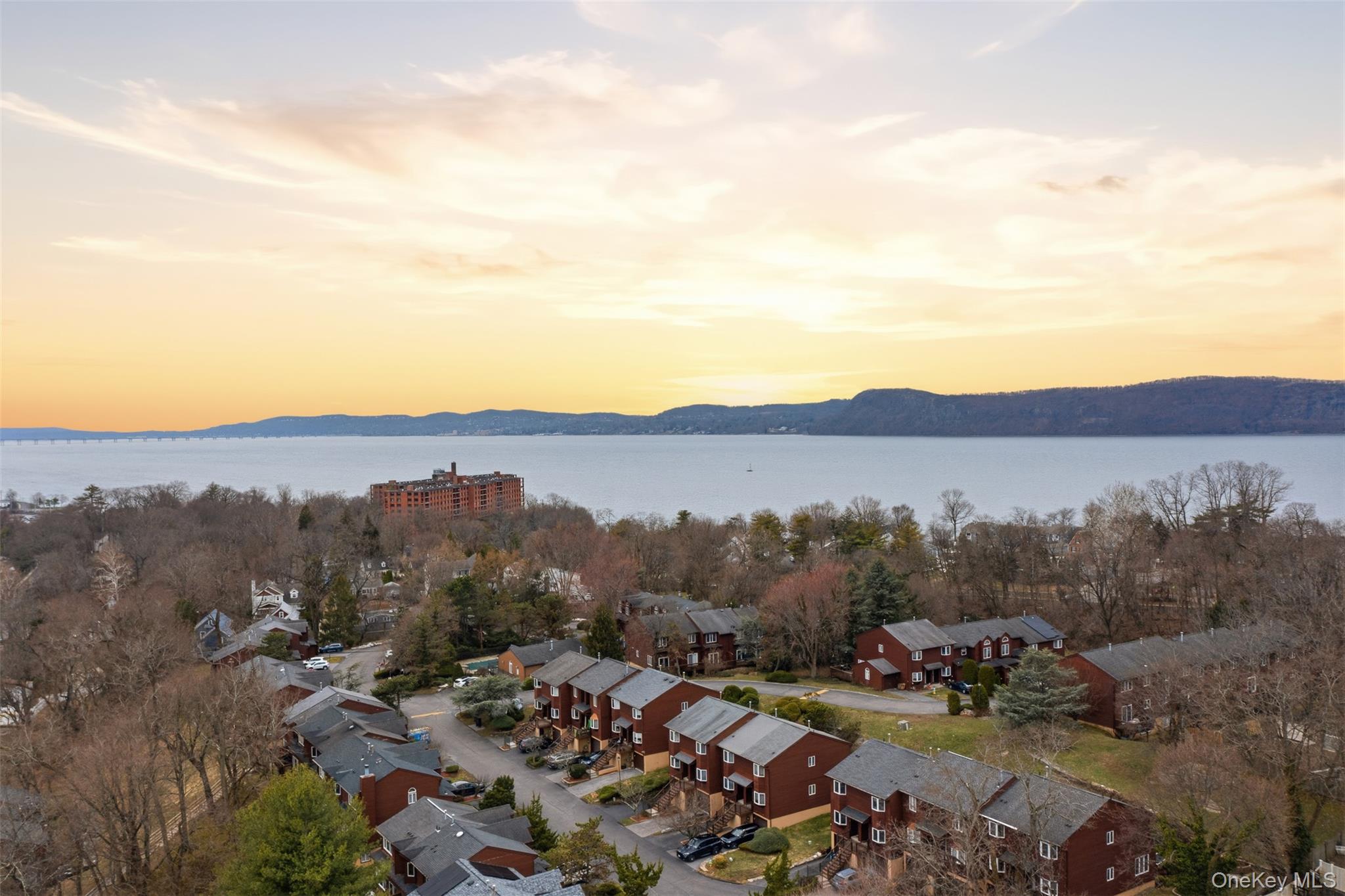 17 Knoll View, Ossining, NY 10562