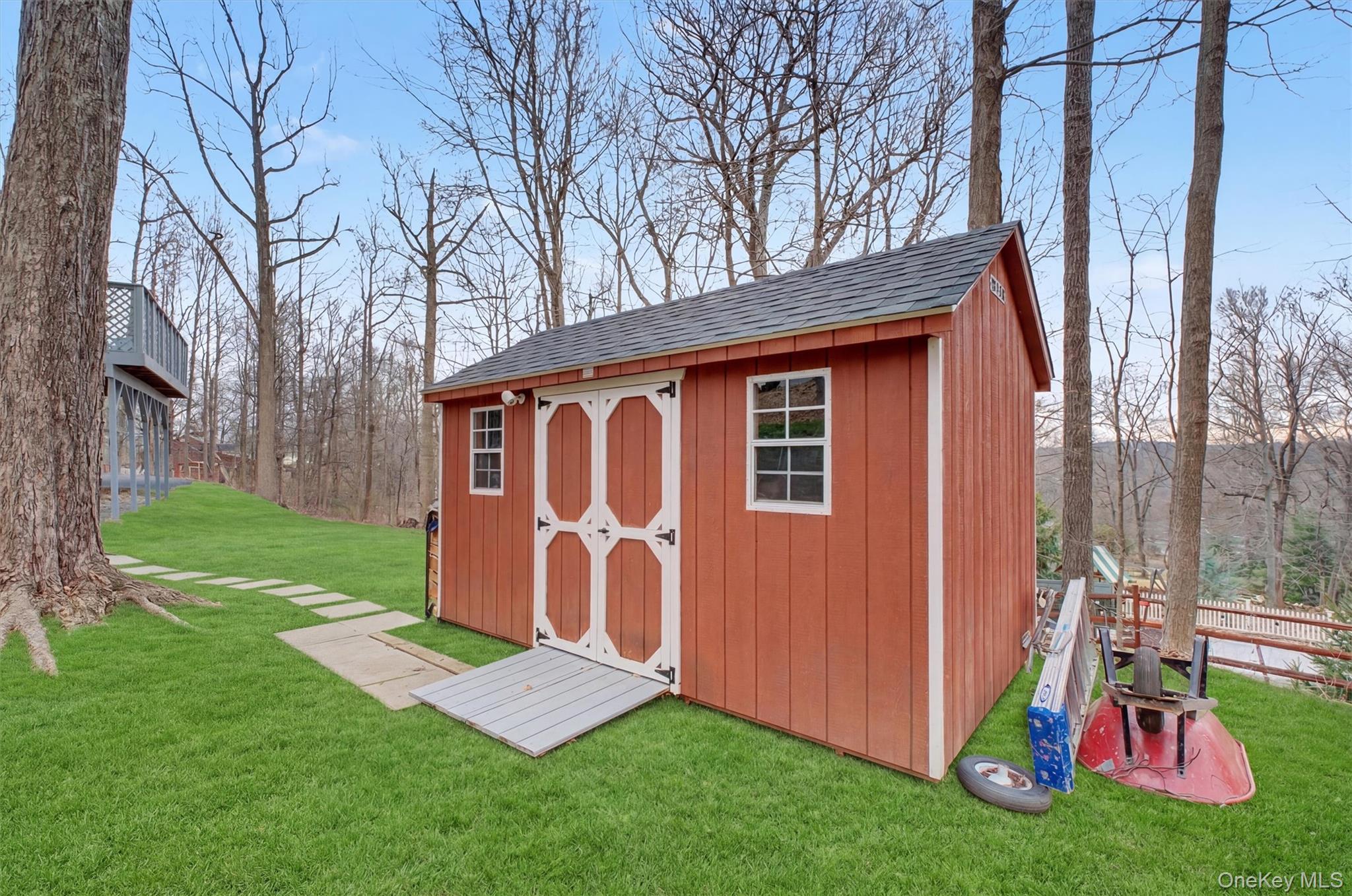 27 Narcissus Drive, Mahopac, NY 10541