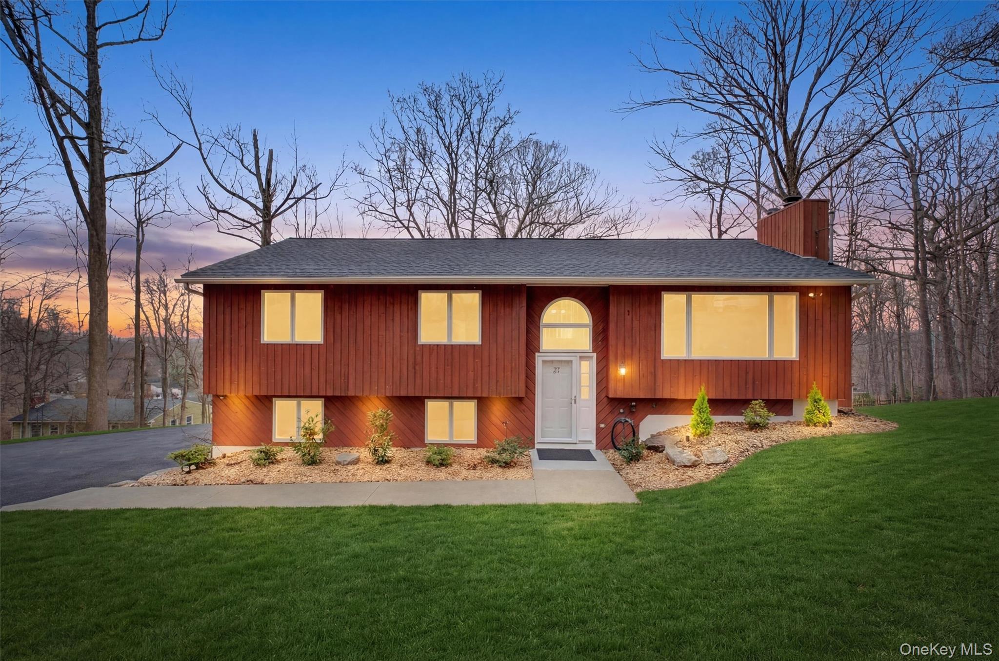 27 Narcissus Drive, Mahopac, NY 10541