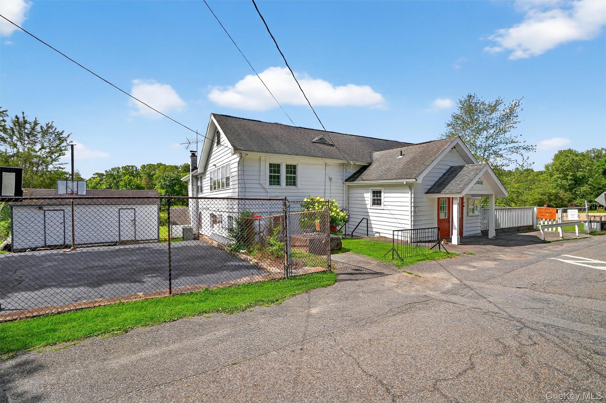 27 Narcissus Drive, Mahopac, NY 10541