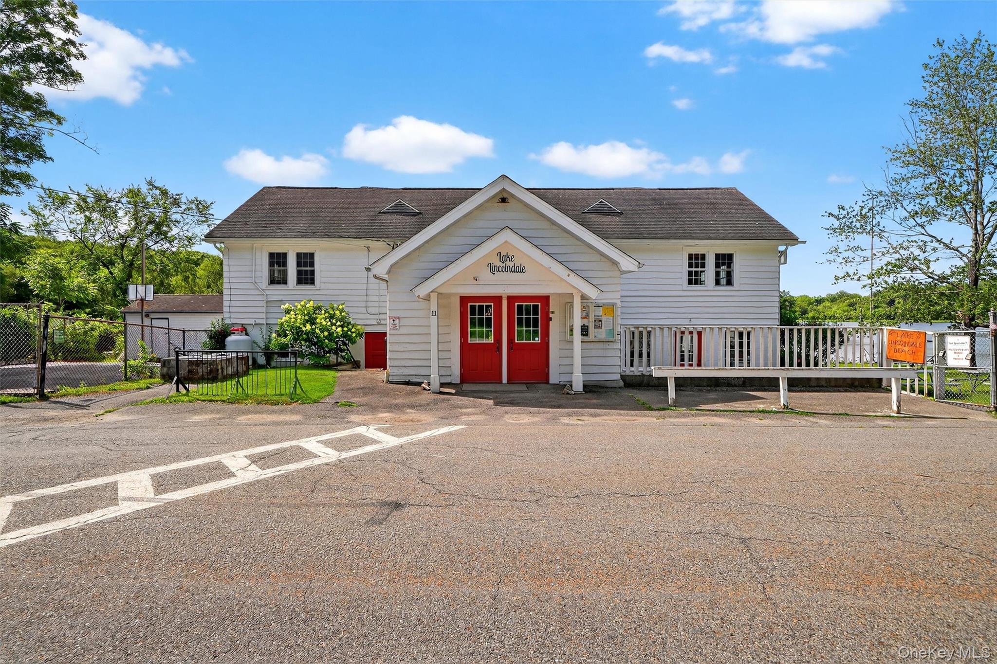 27 Narcissus Drive, Mahopac, NY 10541