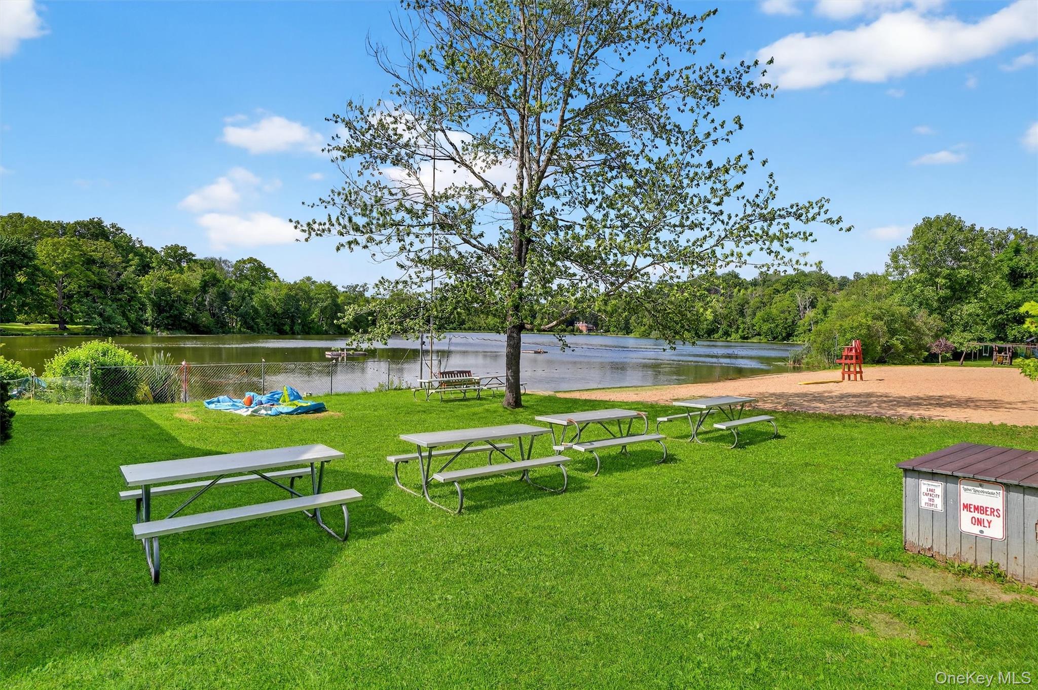 27 Narcissus Drive, Mahopac, NY 10541