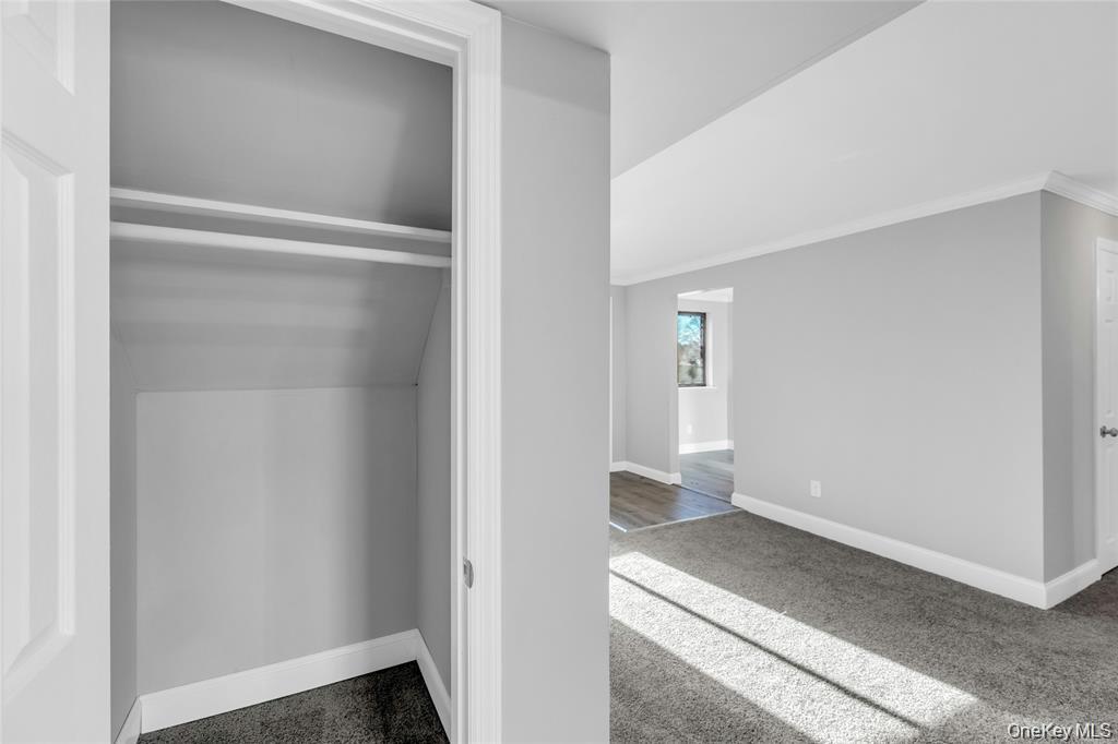 105 Newbrook Lane # 33, Bay Shore, NY 11706