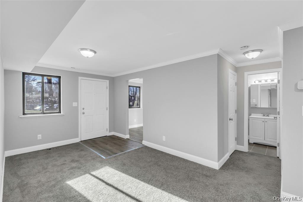 105 Newbrook Lane # 33, Bay Shore, NY 11706