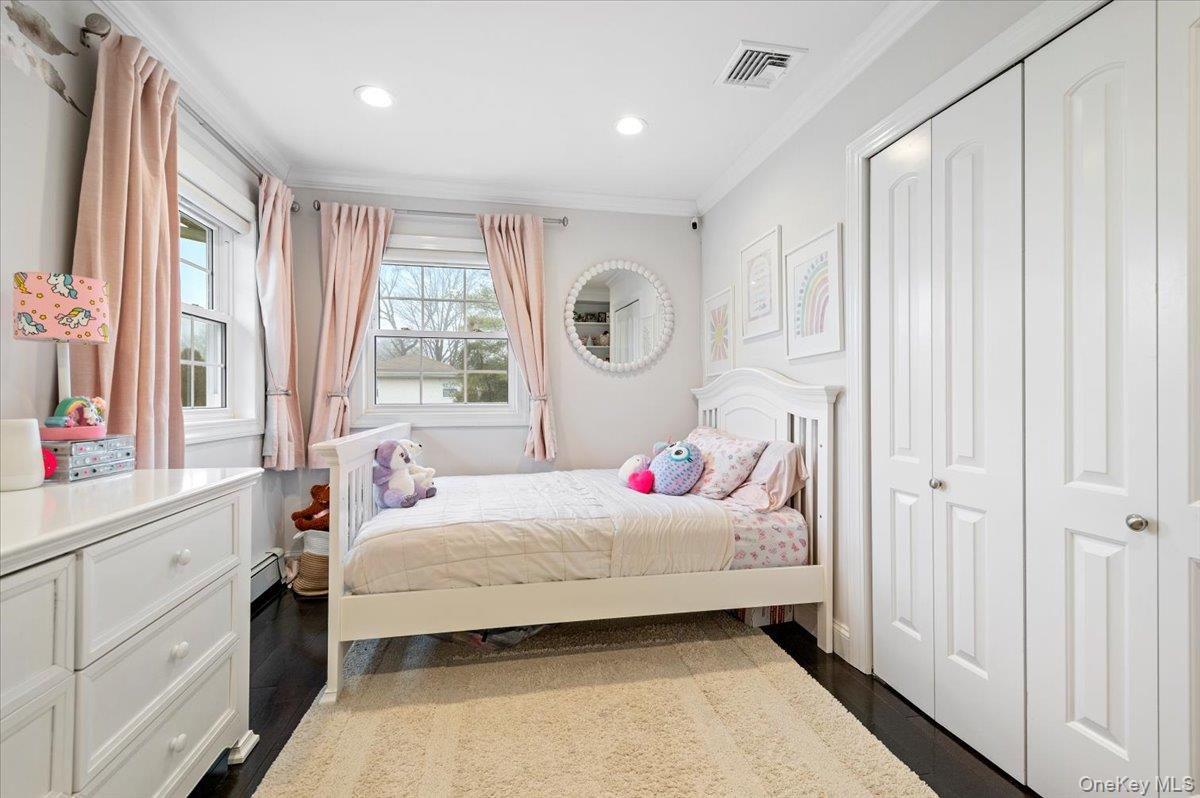 45 Winthrop Road, Plainview, NY 11803