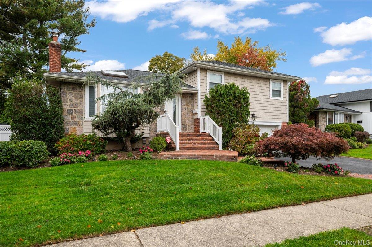 45 Winthrop Road, Plainview, NY 11803