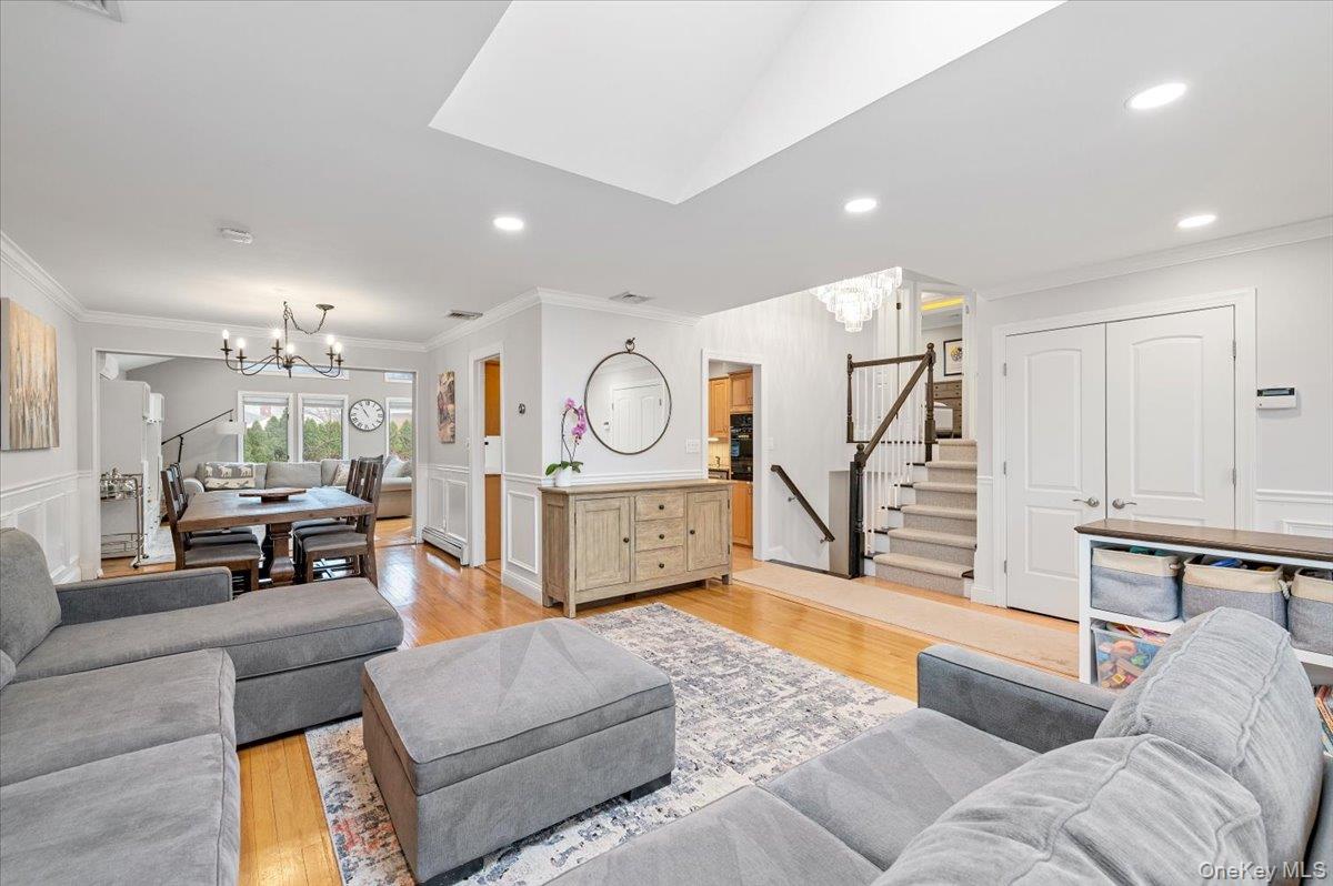 45 Winthrop Road, Plainview, NY 11803