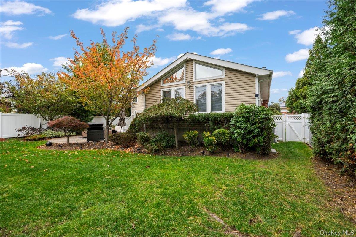 45 Winthrop Road, Plainview, NY 11803