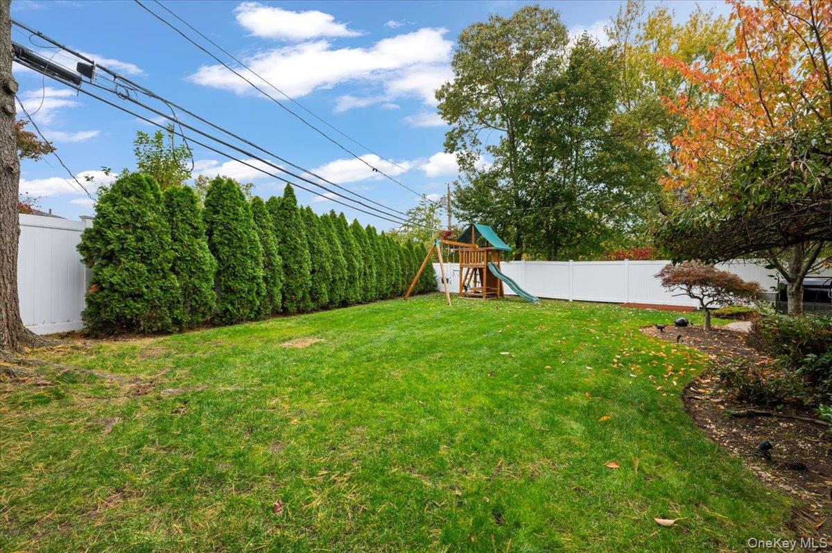 45 Winthrop Road, Plainview, NY 11803