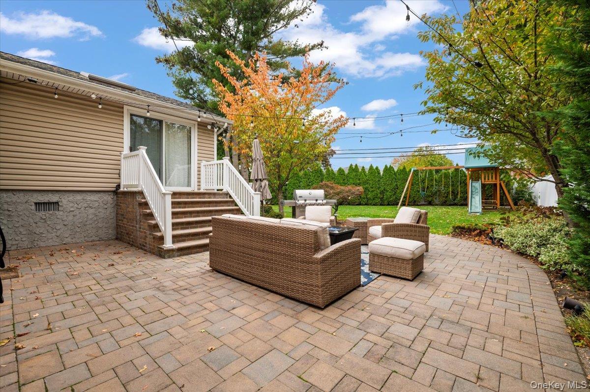 45 Winthrop Road, Plainview, NY 11803