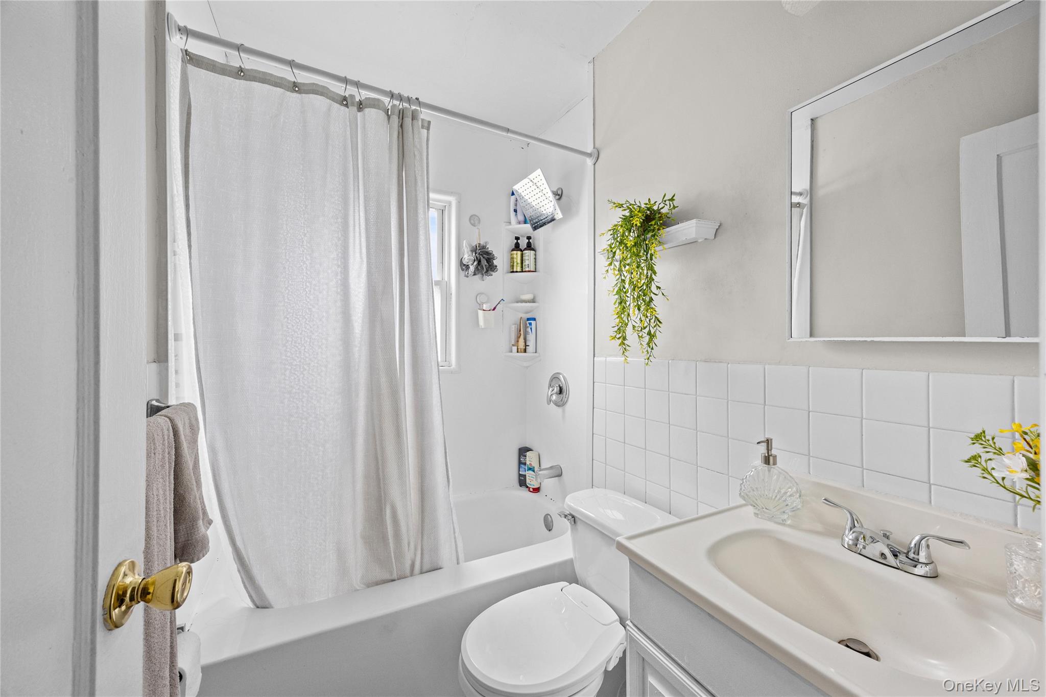 282 Caryl Drive, Lawrence, NY 11559