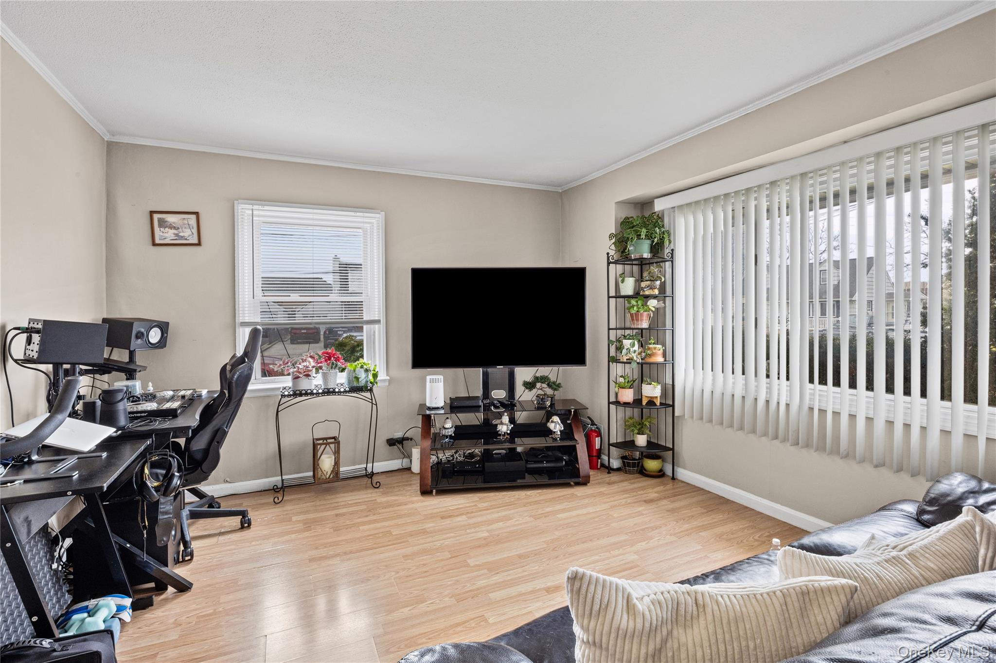 282 Caryl Drive, Lawrence, NY 11559