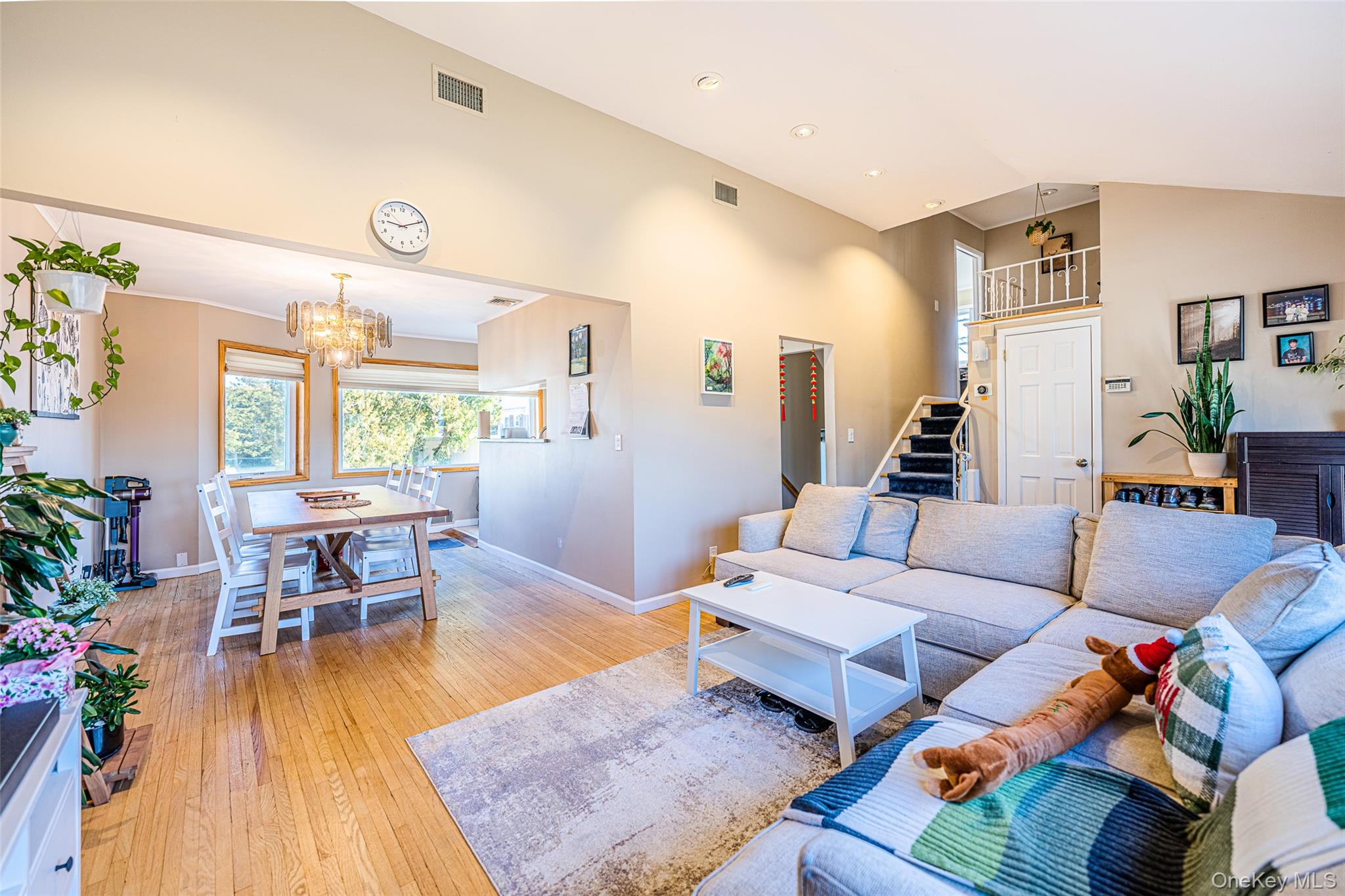 22 Forest Drive, Plainview, NY 11803