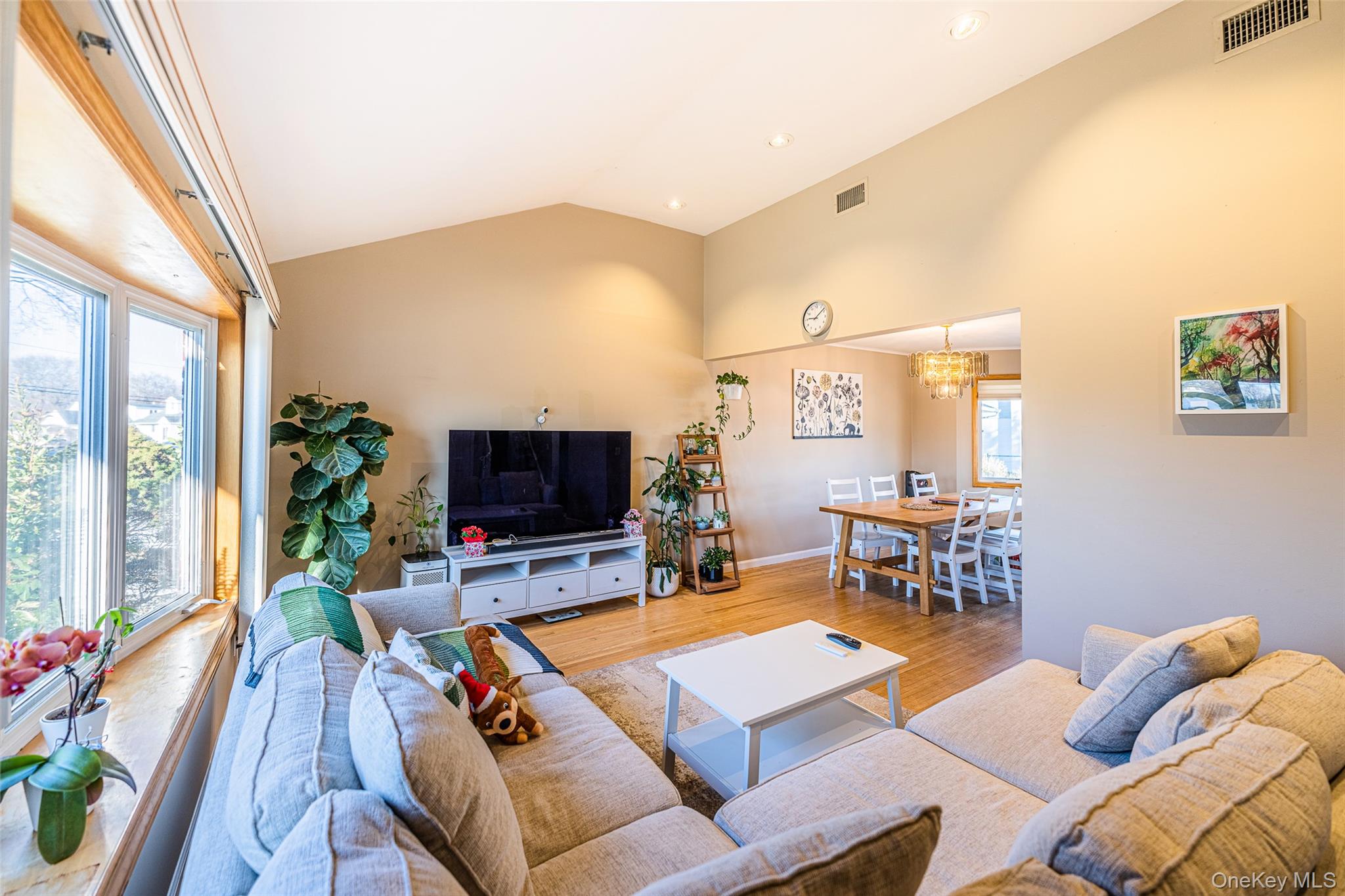 22 Forest Drive, Plainview, NY 11803