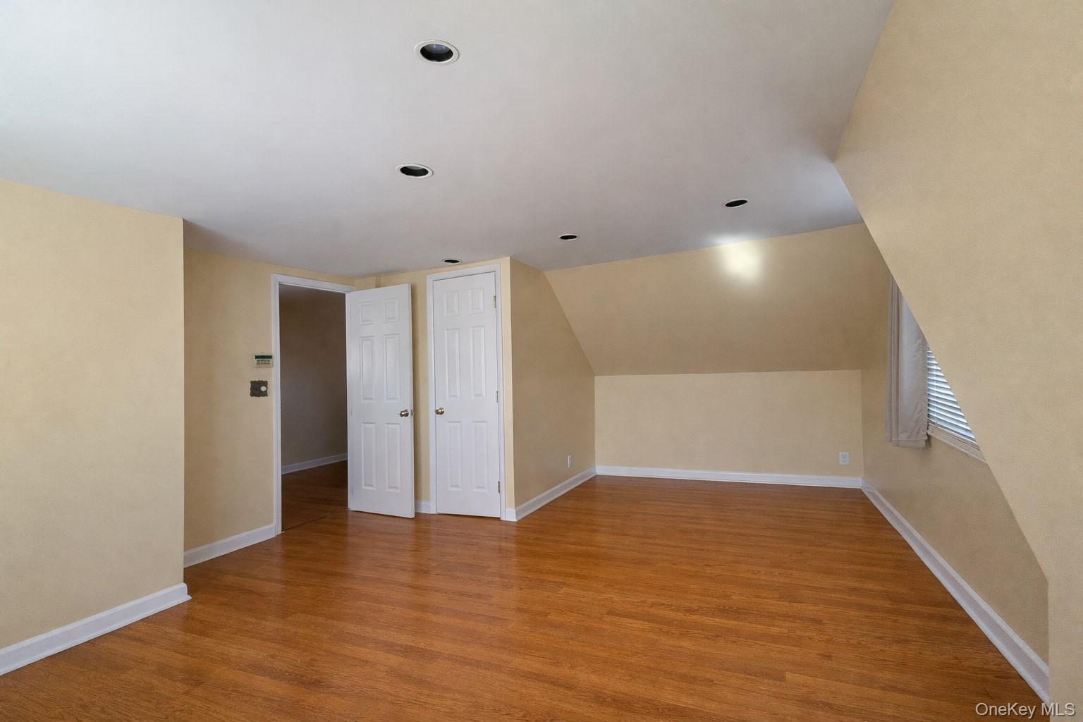 93 Birch Avenue E, Farmingdale, NY 11735