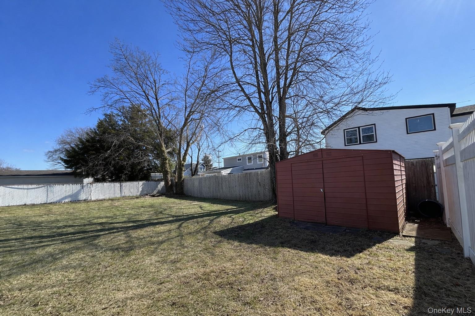 93 Birch Avenue E, Farmingdale, NY 11735