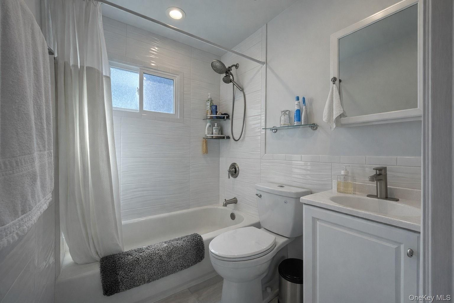 93 Birch Avenue E, Farmingdale, NY 11735