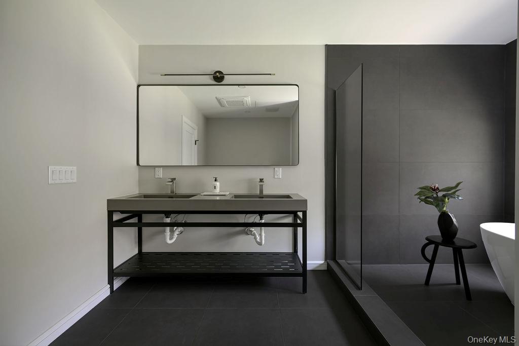 30 Narrow Road, Kingston, NY 12401